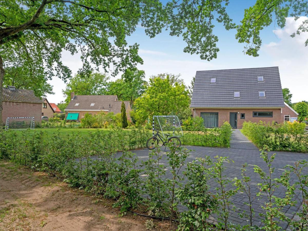 Charming Villa In Lemele With A Nice Garden Exterior foto